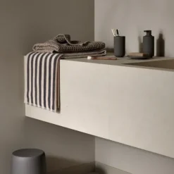 Badetuch -ARTO- Farbe Moonbeam/Magnet Größe 70 x 140 cm, breite Streifen