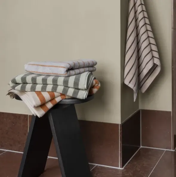 Badetuch -ARTO- Farbe Moonbeam/Amber Brown Größe 70 x 140 cm, breite Streifen