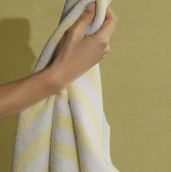 Badetuch -ARTO- Farbe White/Transparent Yellow - Größe 70 x 140 cm, breite Streifen