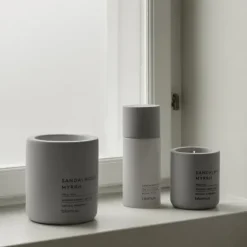 Duftkerze -FRAGA- Farbe Micro Chip - Größe Ø 9 cm, Duft: Sandalwood Myrrh
