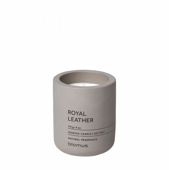 Duftkerze -FRAGA- Farbe Satellite - Größe Ø 6,5 cm, Duft: Royal Leather