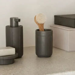 Zahnputzbecher -KUA- Farbe Magnet